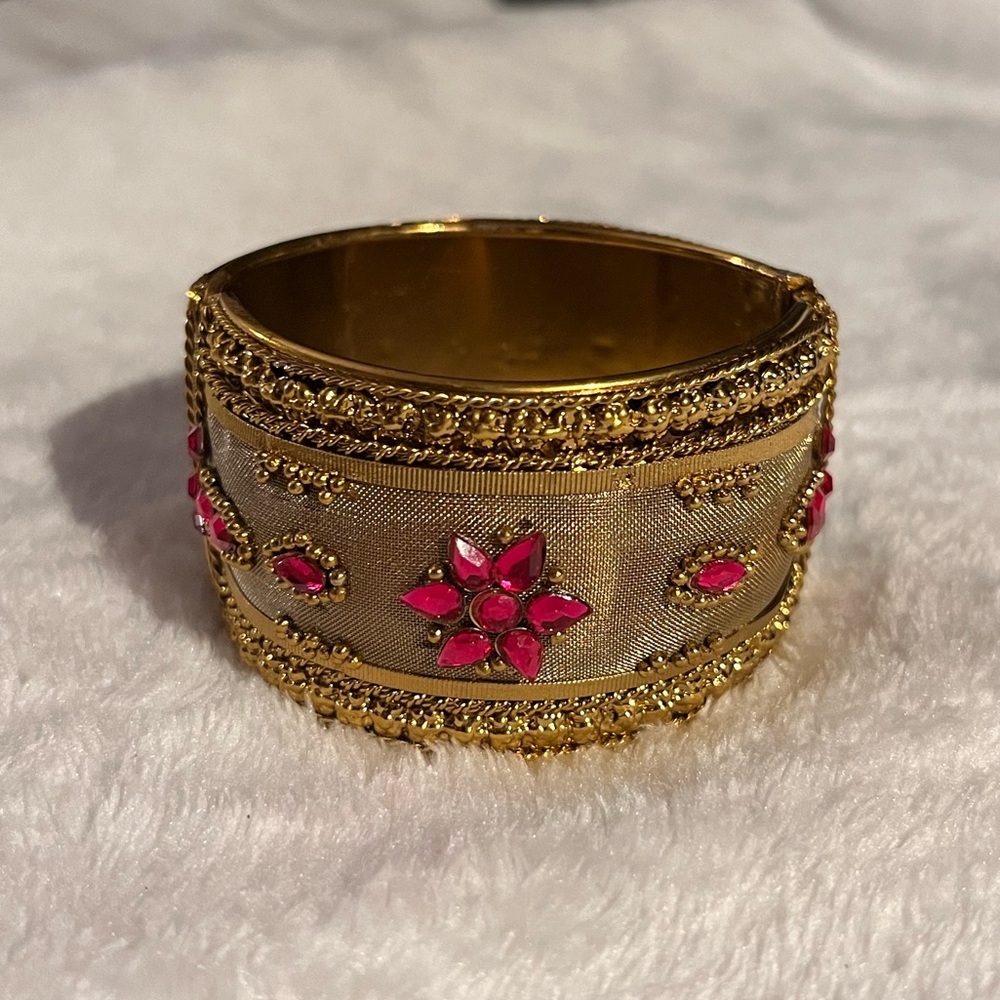 Good Toned Flashy Embezzled Cuff Bangle Bracelet